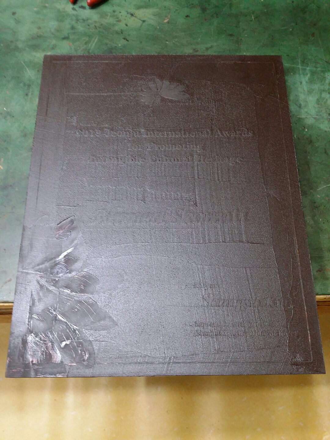 dict_items([('image', '/static/image/4. 카테고리1_상패제작(KOR)/imageSlider/image10.jpg'), ('description', '10.화바르고 사포치기\n(2~3회)')])